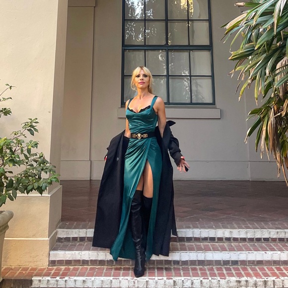 Beautiful night gown/ perfect for the holidays - Picture 2 of 2